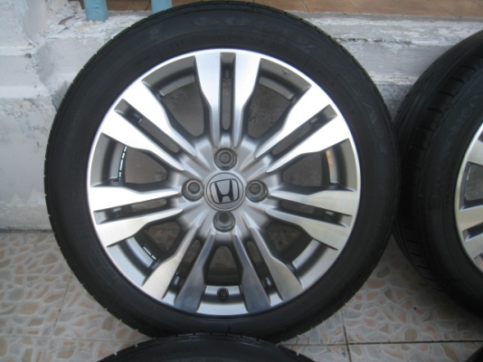 ขายล้อแม็ก honda city 16"x6" et53 4 รู 100 ล้อล้างหน้าเคลือบใหม่ สีเดิม + ยาง goodyear excellence 185/55r16 ยางผลิตสัปดาห์ที่ 50 -3เส้น ปี12 , สัปดาห์ที่ 38-1 เส้น ปี11 ขายทั้งชุด 8,900 บาทครับ สนใจติดต่อเล็กคลองสามครับ (081-3747940)