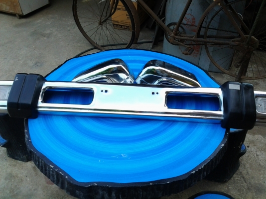 JOECLASSIC..ขายกันชนหน้าดัสสัน720ชุบโครเมี่ยมยกชุดของใหม่เก่าเก็บพร้อมหงอนกันชนหน้า+ไฟหรี่พร้อมเบ้าในกันชน..3500พร้อมส่ง..