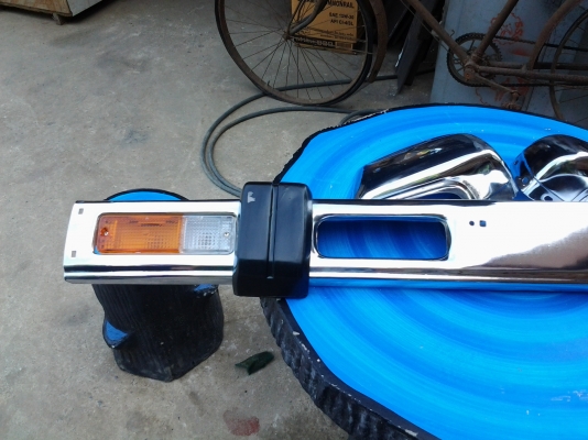 JOECLASSIC..ขายกันชนหน้าดัสสัน720ชุบโครเมี่ยมยกชุดของใหม่เก่าเก็บพร้อมหงอนกันชนหน้า+ไฟหรี่พร้อมเบ้าในกันชน..3500พร้อมส่ง..