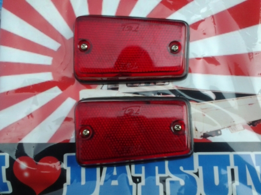 JOECLASSIC..ขายทับทิมสะท้อนแสงติดด้านข้างรถดัสสัน620..คู่ละ550..ของใหม่เก่าเก็บ..