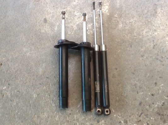 ขายโช้คอัพเดิมBMW-E-46 (318) 1ชุด