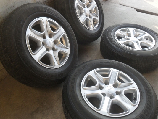 ล้อแม็ก ฟอด 17นิ้ว พร้อมยาง265/65R17 สวยๆ 4 ล้อ ราคา 7700 บาท ล้อแม็ก ฟอด 17นิ้ว พร้อมยาง265/65R17 สวยๆ 4 ล้อ ราคา 7700 บาท