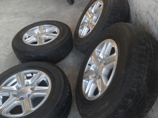 ล้อแม็ก ฟอด 17นิ้ว พร้อมยาง265/65R17 สวยๆ 4 ล้อ ราคา 7700 บาท