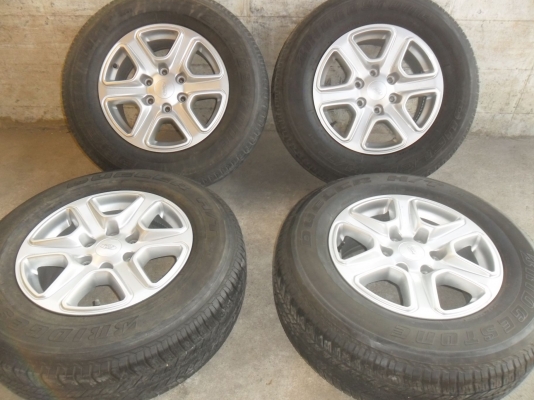 ล้อแม็ก ฟอด 17นิ้ว พร้อมยาง265/65R17 สวยๆ 4 ล้อ ราคา 7700 บาท