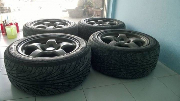ขายล้อ  Skyline GT-R ขอบ 16 แท้เดิมสัก1ชุดครับพร้อมยาง