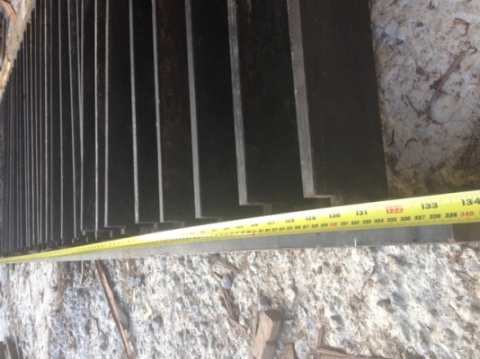 ไม้ระเบียงบ้านไม้แดงเป็นชุดไม้แดง  และชุดไม้เต็งครับตัวค่าวล่างบนไม้หน้า 2*4 นิ้ว  ความยาวประมาณ 3  เมตร และไม้ซี่ระแนง หน้า 3*1 ความสูงประมาณ 1 เมตร  ชุดหนึ่งประมาณ 35  ตัว ขายเป็นชุดครับราคานี้คุ้มากๆครับถอดประกอบได้สบาบ  มีเดือย  และร่องไม้สวยๆครับ