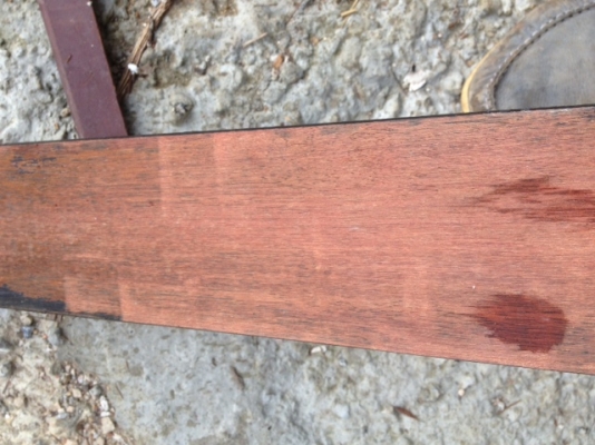 ไม้ระเบียงบ้านไม้แดงเป็นชุดไม้แดง  และชุดไม้เต็งครับตัวค่าวล่างบนไม้หน้า 2*4 นิ้ว  ความยาวประมาณ 3  เมตร และไม้ซี่ระแนง หน้า 3*1 ความสูงประมาณ 1 เมตร  ชุดหนึ่งประมาณ 35  ตัว ขายเป็นชุดครับราคานี้คุ้มากๆครับถอดประกอบได้สบาบ  มีเดือย  และร่องไม้สวยๆครับ