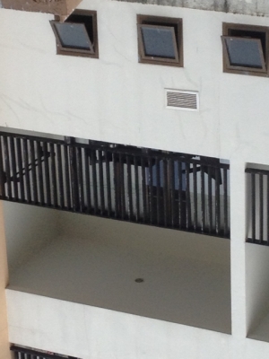 ไม้ระเบียงบ้านไม้แดงเป็นชุดไม้แดง  และชุดไม้เต็งครับตัวค่าวล่างบนไม้หน้า 2*4 นิ้ว  ความยาวประมาณ 3  เมตร และไม้ซี่ระแนง หน้า 3*1 ความสูงประมาณ 1 เมตร  ชุดหนึ่งประมาณ 35  ตัว ขายเป็นชุดครับราคานี้คุ้มากๆครับถอดประกอบได้สบาบ  มีเดือย  และร่องไม้สวยๆครับ