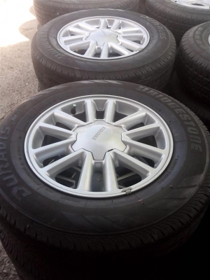 215/70/16 ปี 2013 ทั้ง 3 ชุดถอดป้ายเเดง มี 3 ชุด ครับ ขายชุดละ16,500 บาท ขายพร้อมกระทะ