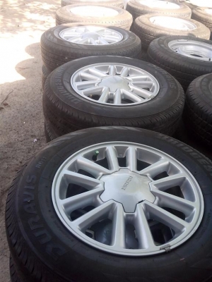 215/70/16 ปี 2013 ทั้ง 3 ชุดถอดป้ายเเดง มี 3 ชุด ครับ ขายชุดละ16,500 บาท ขายพร้อมกระทะ