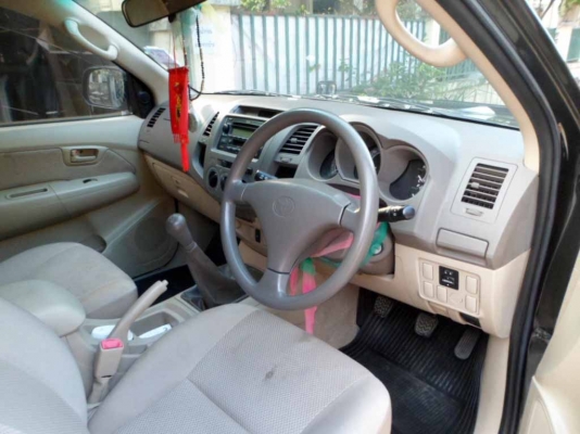 TOYOTA VIGO E 3000 cc รุ่น 4 ประตู PRERUNNER (รถบ้าน ผู้หญิงขับ ไม่เคยชน)