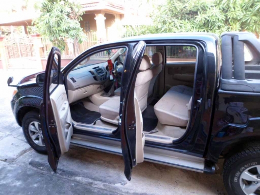 TOYOTA VIGO E 3000 cc รุ่น 4 ประตู PRERUNNER (รถบ้าน ผู้หญิงขับ ไม่เคยชน)