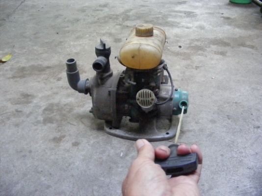 ขายเครื่องตัดหญ้าสะพายหลังและเครื่องสูบน้ำขนาดเล็ก