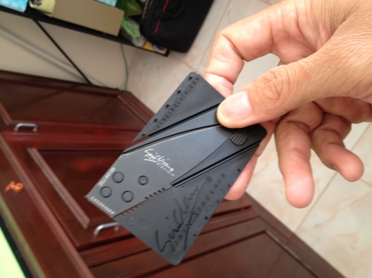 มีดบัตร พับได้