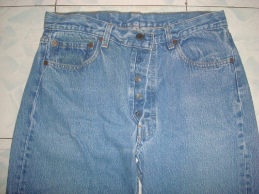 # 9250 # ยีนส์ Levi's 501 ผ้าทราย ของแท้ มือสอง เอว 34 ยาว 35 ก้านดำ แป๊กเงิน เนื้อทรายสวย ตะเข็บสวย made in usa