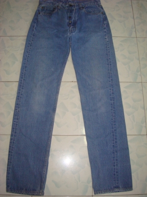 # 9250 # ยีนส์ Levi's 501 ผ้าทราย ของแท้ มือสอง เอว 34 ยาว 35 ก้านดำ แป๊กเงิน เนื้อทรายสวย ตะเข็บสวย made in usa
