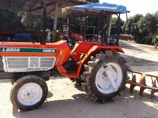 ขายรถไถ2202ข้างขาวพร้อมใช้งานสวยๆซักคันพร้อมอุปกรณ์ดีๆ