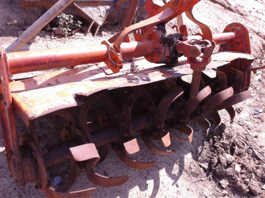 ขายรถไถ2202ข้างขาวพร้อมใช้งานสวยๆซักคันพร้อมอุปกรณ์ดีๆ