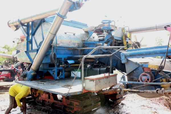 ขายรถเกี่ยวข้าว ขายรถเกี่ยวข้าว