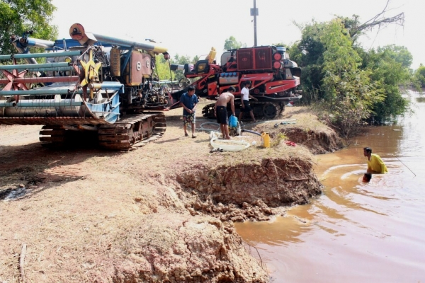 ขายรถเกี่ยวข้าว ขายรถเกี่ยวข้าว
