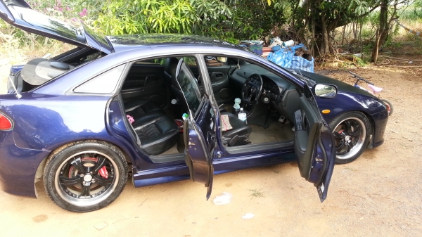 ขายรถมาสด้า 323  5ประตู