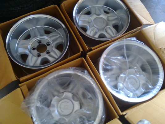 R15X7 ET-34 5/114  แม็กใหม่ครับลายนี้8.5ขายไปแล้วเหลือ7นิ้วออฟ-