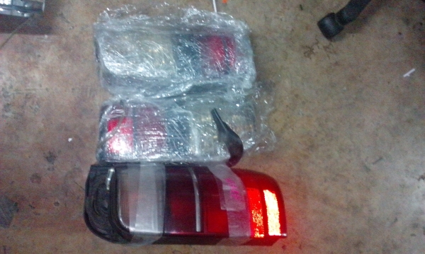 ไฟท้าย/ทับทิมหลังรถตู้หัวจรวด1ชุด