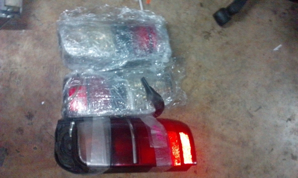 ไฟท้าย/ทับทิมหลังรถตู้หัวจรวด1ชุด