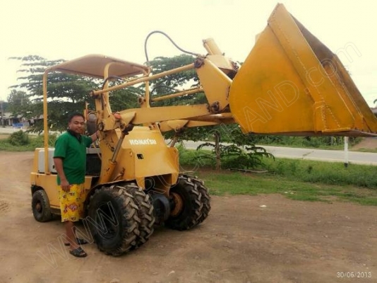 รถตักล้อยาง ยี่ห้อ KOMATSU รุ่น SD15