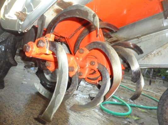 รถพรวนดินเดินตาม KUBOTA T702