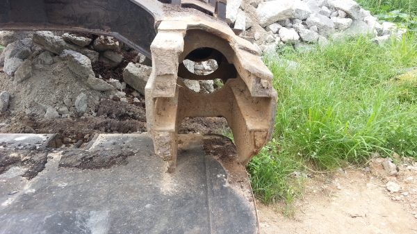 ขายเฟรมล่าง HITACHI EX200-3 ราคาถูก ด่วน