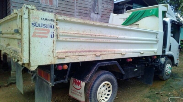 รถอีซูซุ 6 ล้อดั้ม NPR 150 แรงม้า. ปี 54 ( รถวิ่ง 4x,xxx กม. ) สนใจติดต่อ 081 - 6079515 รถอีซูซุ 6 ล้อดั้ม NPR 150 แรงม้า. ปี 54 ( รถวิ่ง 4x,xxx กม. ) สนใจติดต่อ 081 - 6079515