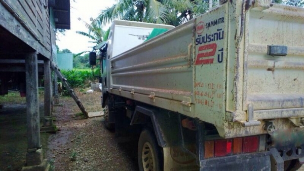 รถอีซูซุ 6 ล้อดั้ม NPR 150 แรงม้า. ปี 54 ( รถวิ่ง 4x,xxx กม. ) สนใจติดต่อ 081 - 6079515 รถอีซูซุ 6 ล้อดั้ม NPR 150 แรงม้า. ปี 54 ( รถวิ่ง 4x,xxx กม. ) สนใจติดต่อ 081 - 6079515