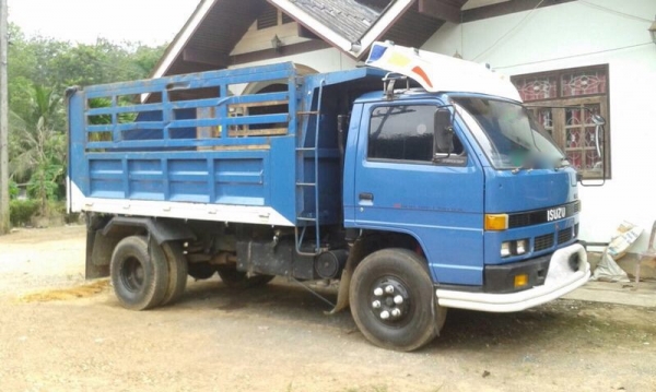 รถอีซูซุ 6 ล้อดั้ม 115 แรงม้า ปี 38.  สนใจติดต่อ 081 - 6079515