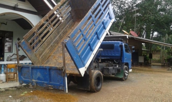 รถอีซูซุ 6 ล้อดั้ม 115 แรงม้า ปี 38. สนใจติดต่อ 081 - 6079515 รถอีซูซุ 6 ล้อดั้ม 115 แรงม้า ปี 38. สนใจติดต่อ 081 - 6079515