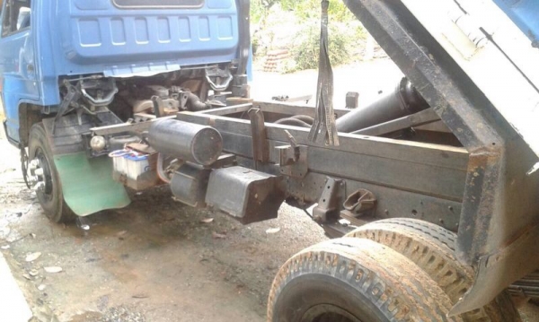 รถอีซูซุ 6 ล้อดั้ม 115 แรงม้า ปี 38. สนใจติดต่อ 081 - 6079515 รถอีซูซุ 6 ล้อดั้ม 115 แรงม้า ปี 38. สนใจติดต่อ 081 - 6079515