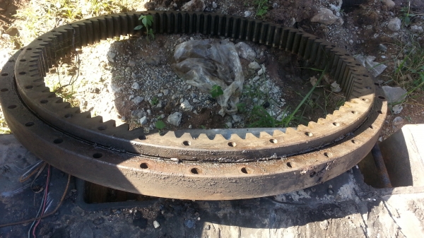 ขายด่วน เอียวสวิง HITACHI EX200-3