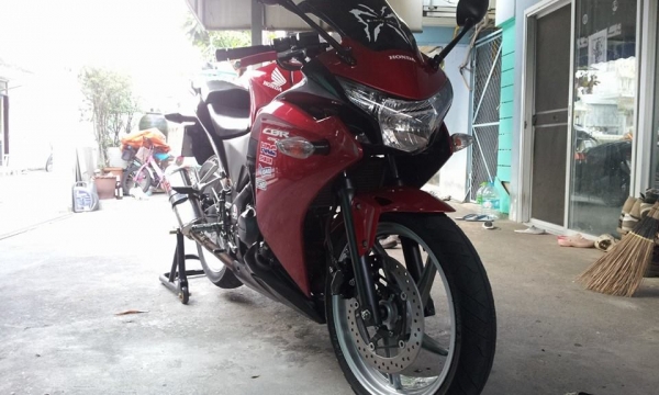 ขายcbr250เเต่งสวยๆๆราคาเบาๆๆของเเต่งพอควร รถสภาพสวย สีโคตรเงาครับ