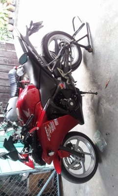ขายcbr250เเต่งสวยๆๆราคาเบาๆๆของเเต่งพอควร รถสภาพสวย สีโคตรเงาครับ