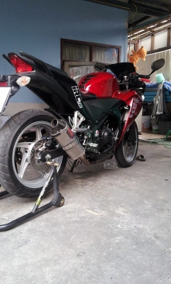 ขายcbr250เเต่งสวยๆๆราคาเบาๆๆของเเต่งพอควร รถสภาพสวย สีโคตรเงาครับ
