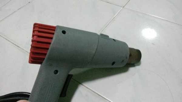 เครื่องเป่าลมร้อนยี่ห้อKRESS ขนาด1600วัตต์  ปรับได้ 6 ระดับ