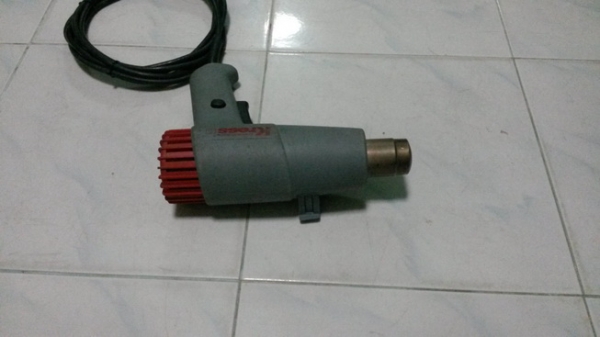 เครื่องเป่าลมร้อนยี่ห้อKRESS ขนาด1600วัตต์  ปรับได้ 6 ระดับ