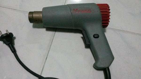 เครื่องเป่าลมร้อนยี่ห้อKRESS ขนาด1600วัตต์  ปรับได้ 6 ระดับ