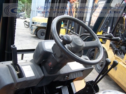 ขายรถ โฟล์คลิฟท์ TOYOTA รุ่น 7-FG15