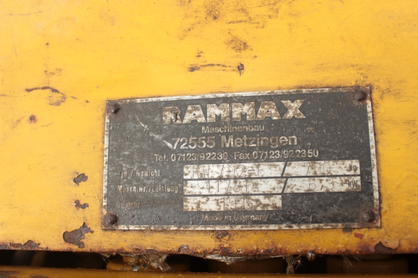 ขายรถบดดินล้อปุ่มเดินตาม SAKAI RAMMAX RW 720-F ราคา 98,000 บาท