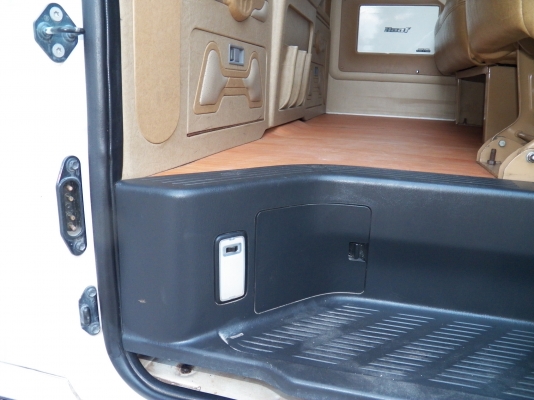 ขายรถตู้commuter2.5D4Dปี2011แต่งVIP   ราคา 1030000 บาท