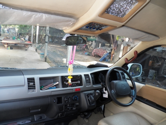 ขายรถตู้commuter2.5D4Dปี2011แต่งVIP   ราคา 1030000 บาท