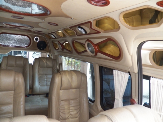 ขายรถตู้commuter2.5D4Dปี2011แต่งVIP   ราคา 1030000 บาท