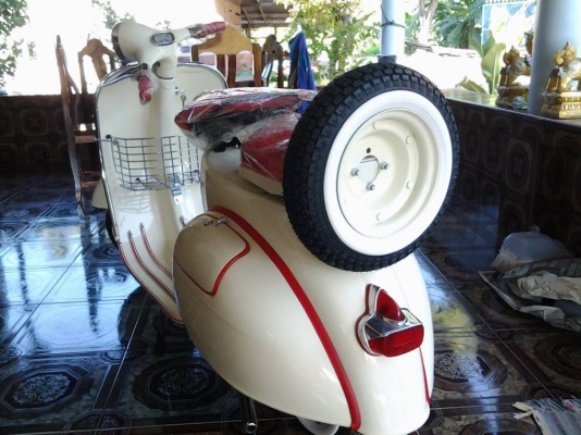 ขาย vespa 64 อินเดีย no book สีคลีม เครื่อง px 5 พอตแรงๆครับ มีเอกสารอินวอย พรบ.ให้ครับ รถประกอบทำใหม่ทั้งคันครับราคา 49999 บาท สนใจ 0826336557 ครับ