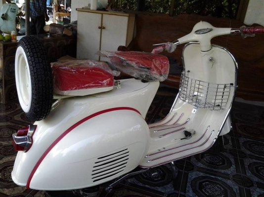 ขาย vespa 64 อินเดีย no book สีคลีม เครื่อง px 5 พอตแรงๆครับ มีเอกสารอินวอย พรบ.ให้ครับ รถประกอบทำใหม่ทั้งคันครับราคา 49999 บาท สนใจ 0826336557 ครับ